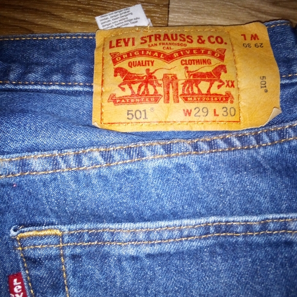 Levi's - Picture 3 of 5